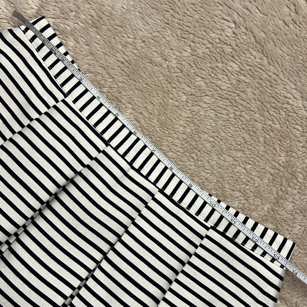 🚨SOLD🚨FOREVER 21 A-Line Skirt - Picture 5 of 9